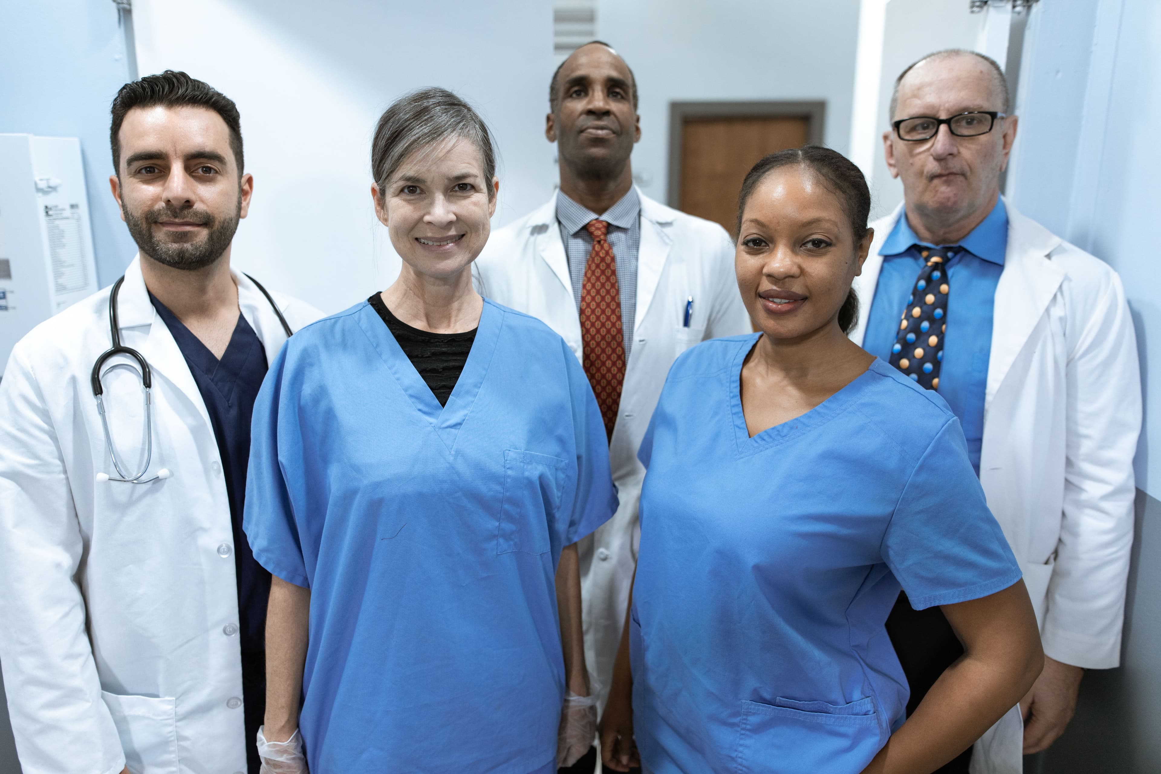 A diverse team of E Medical Center physicians and nurses